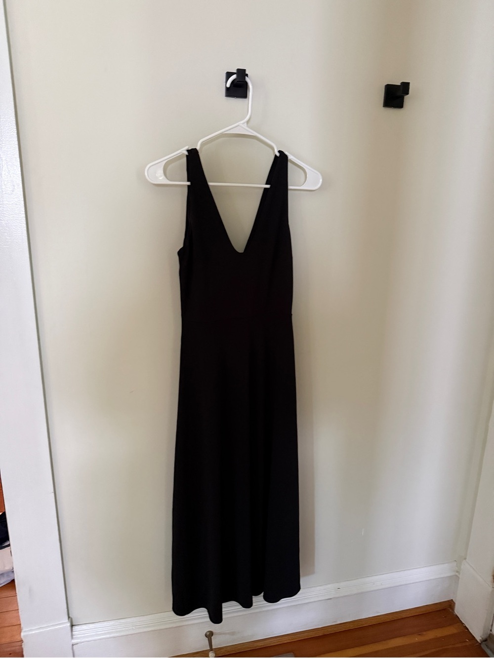 Forever 21 Black V-Neck Midi Dress